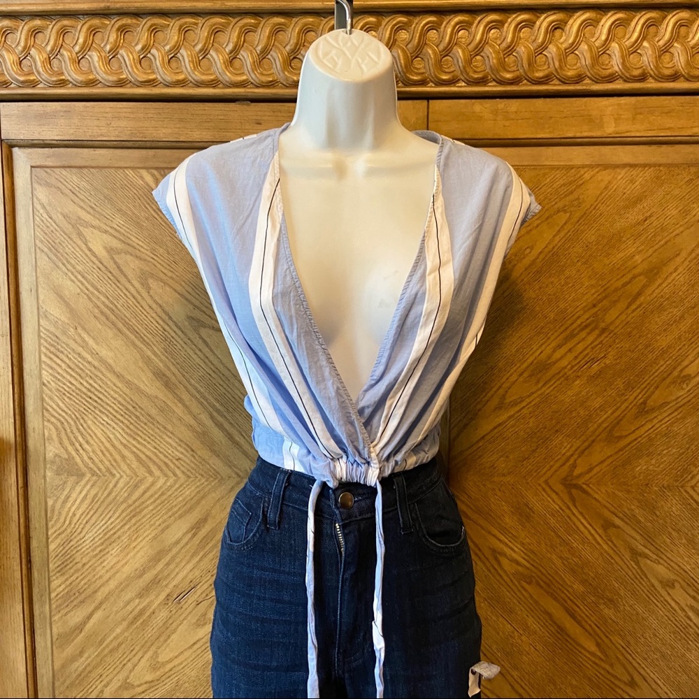 Zara blue stripe sleeveless V-neck crop top - Picture 2 of 7